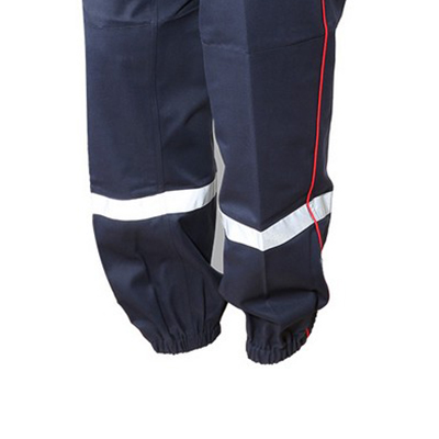 jambes de pantalon de pompier