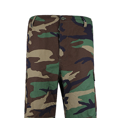 Fermeture à quatre boutons de l'uniforme de l'armée BDU