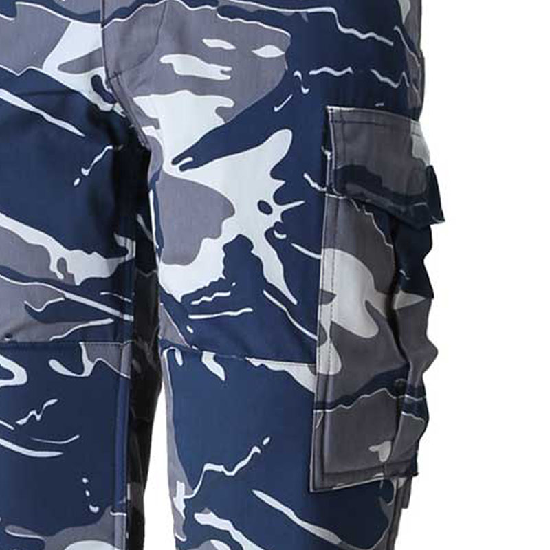 Fermeture à quatre boutons de l'uniforme militaire BDU