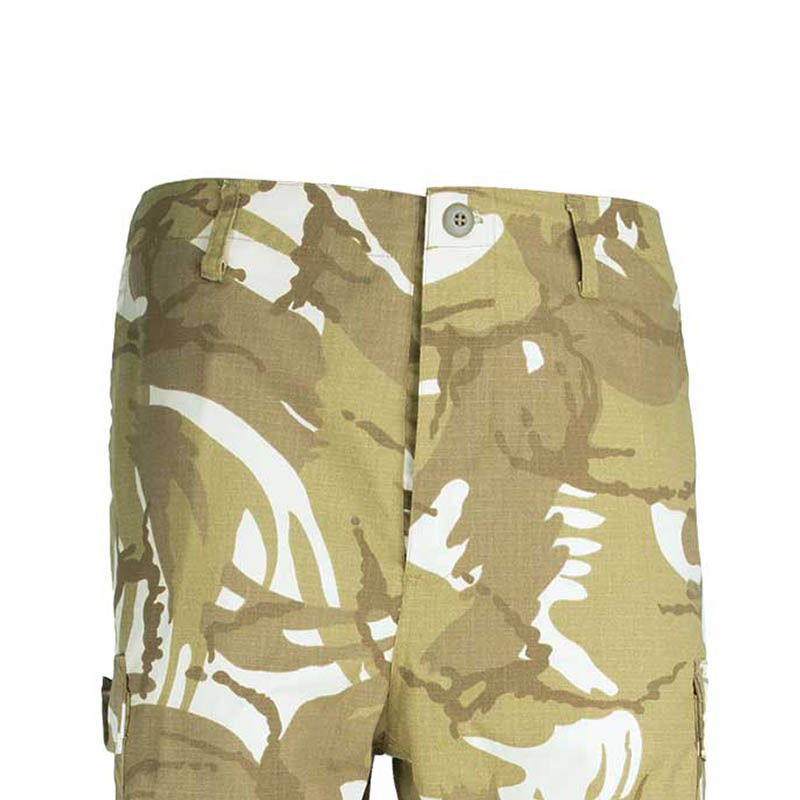 Fermeture à quatre boutons de l'uniforme militaire BDU
