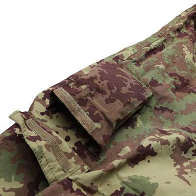 Coupe-vent militaire à poches multiples
