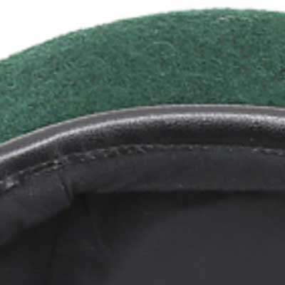 Bord en cuir supérieur de béret de l'armée